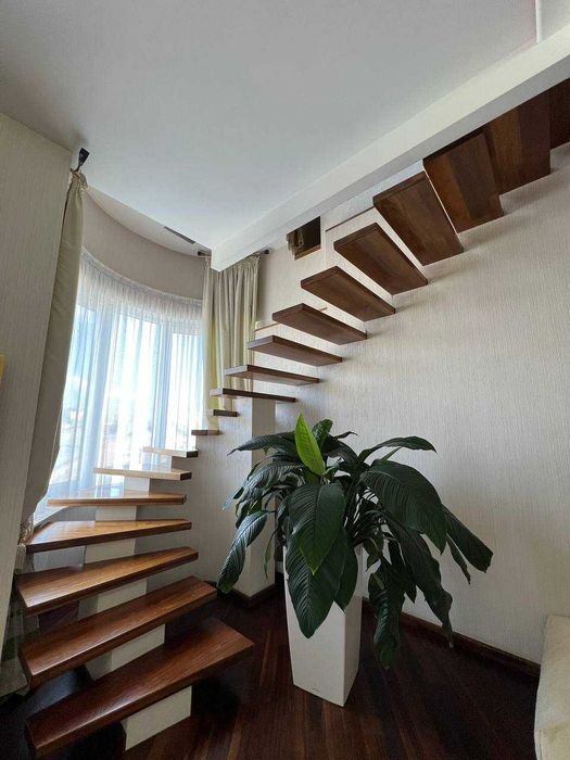 Продаж квартири в центрі з паркінгом