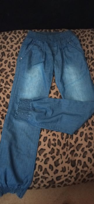 Брюки (джинсы, штаны, лосины) на 10-12 лет.