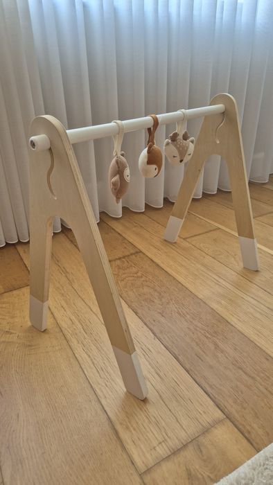 Arco ginásio madeira animais