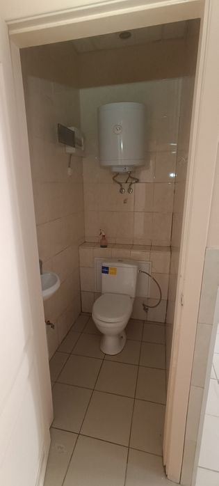 Продам комерційне приміщення  Радужний від власника