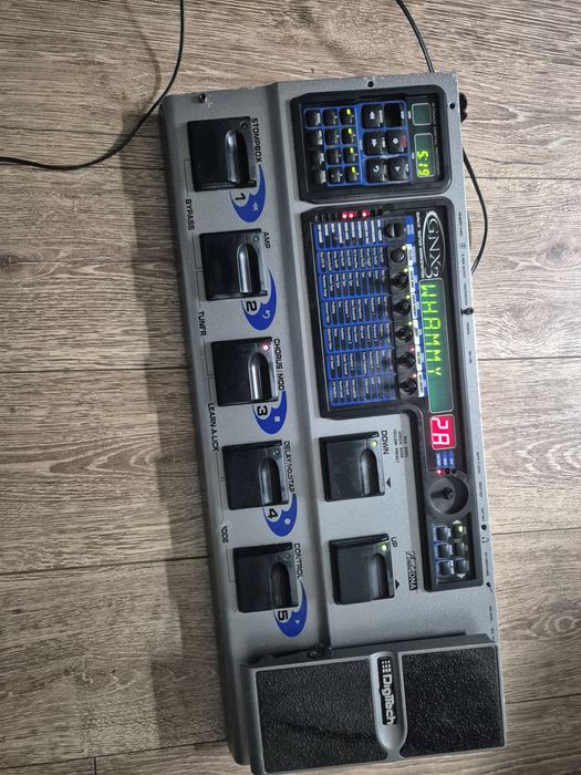 Multiefekt gitarowy z rejestratorem 8-ścieżkowym DigiTech GNX3