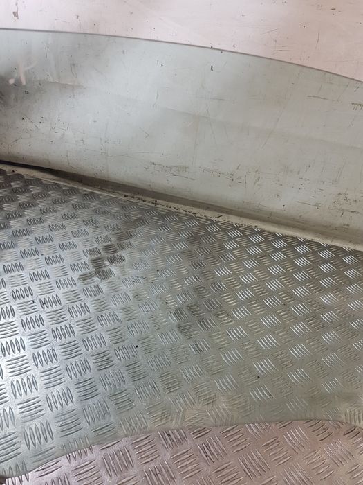 Szyba Drzwi Prawa Przód Opel Tigra B Cabrio 06R-