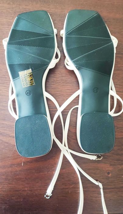 Sandálias Novas n.40