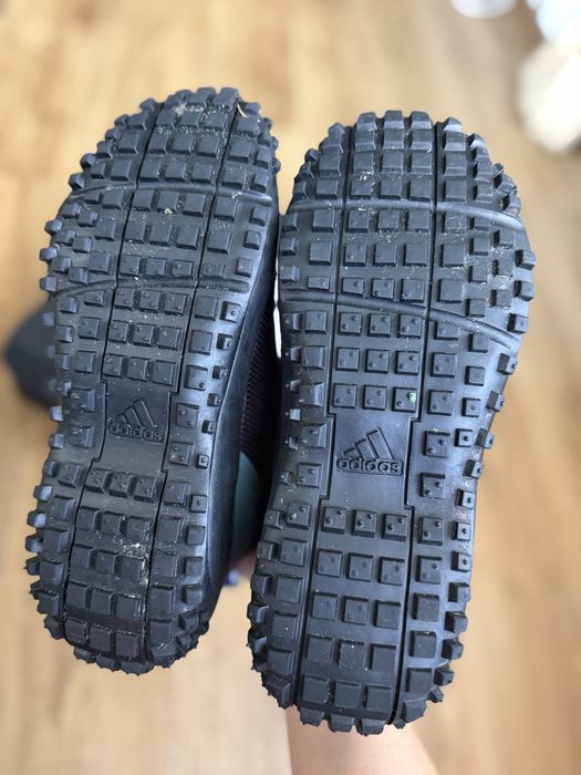 Продам зимние ботинки Adidas