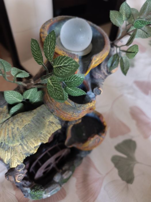 Fonte decorativa elétrica com água