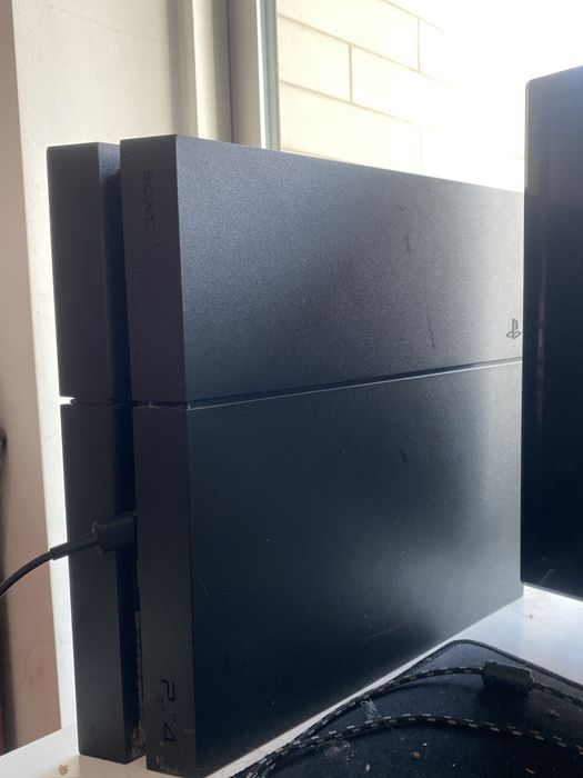 playstation 4 500gb + 5 comandos