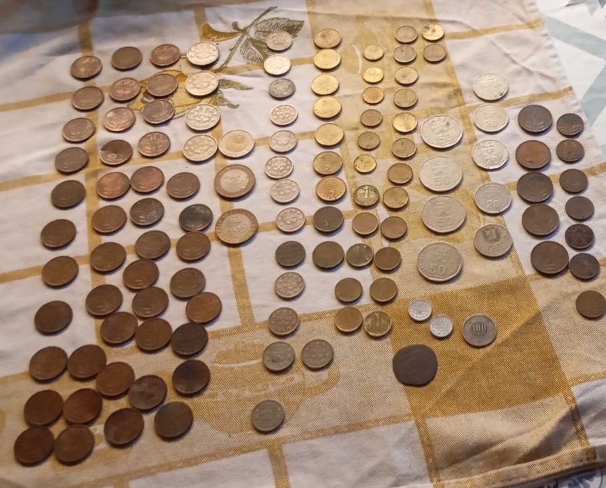 varias moedas de variadas épocas