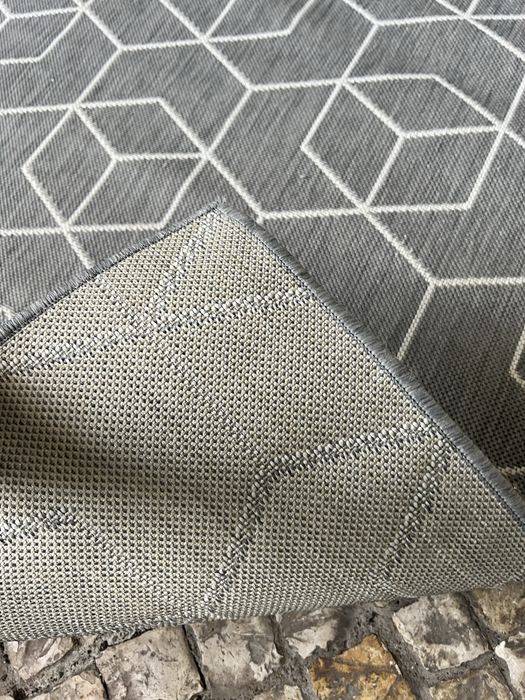 Tapete Jysk cinzento e branco