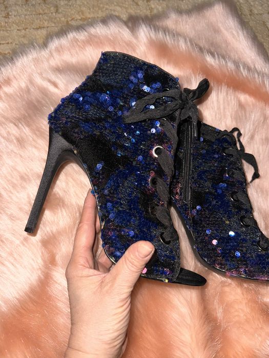 Шикарні ошатні святкові туфлі ботіки в паєтках 40 каблук