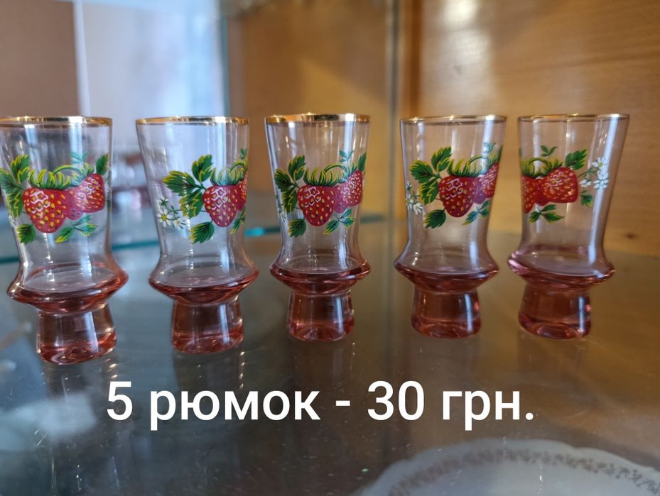 Рюмки, стопки (скляні, кришталеві).