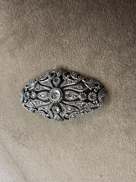 Alfinete /Pregadeira em prata, ouro e diamantes