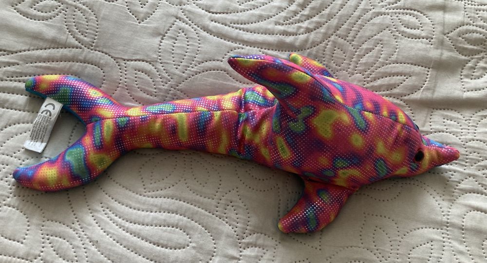Дельфин наполненный песком