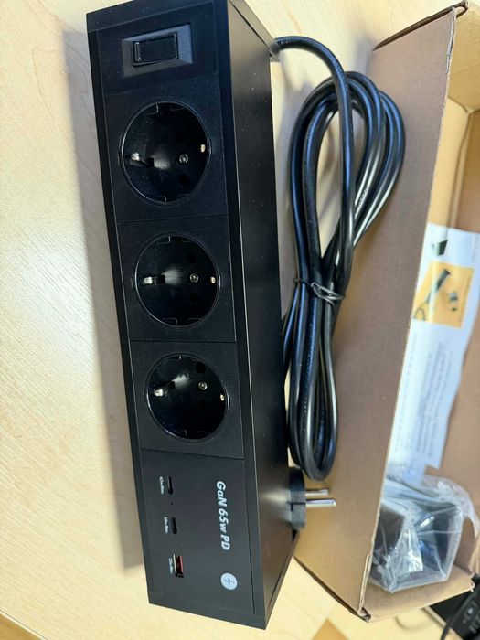 Listwa zasilająca biurkowa PD65A GaN 65W + uchwyt montażowy – 3x 230V