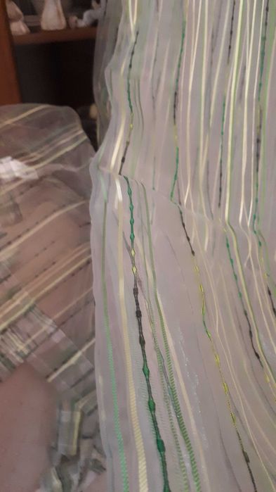 Zaslona z organzy  firanka na szelkach.