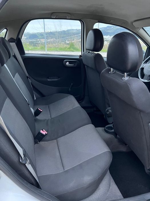 Opel Corsa C 1.3 CDTI (2006) - 5 Portas, Muito Económico Bem Estimado