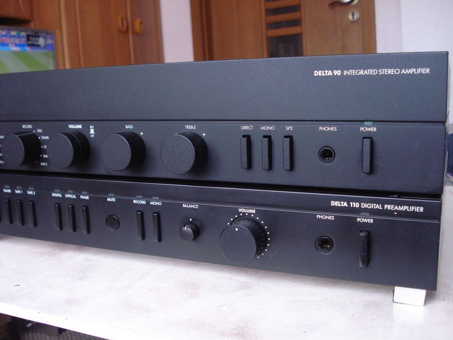 Підсилювач "Arcam" Delta 110, Arcam Delta 90