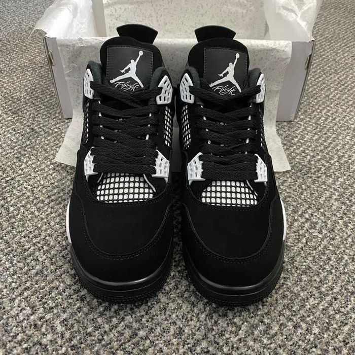 Jordan 4 Retro White Thunder R.40