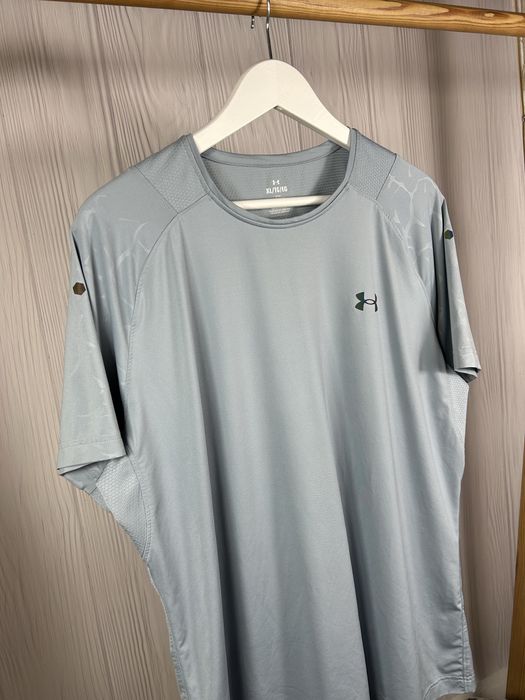 Under Armour Rush Fitted футболка з мінералами для спорту і активності