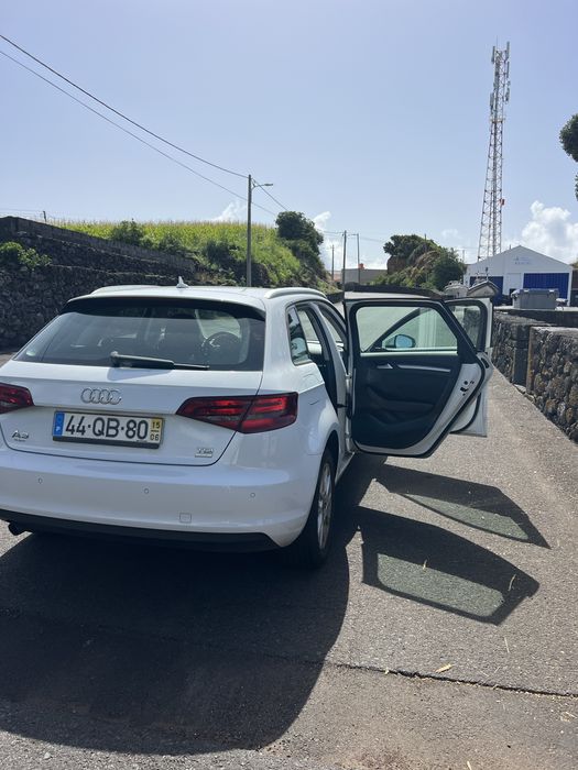 Vendo Audi A3 Sportback 1.6 TDI, de 2015, com 197.000 km.