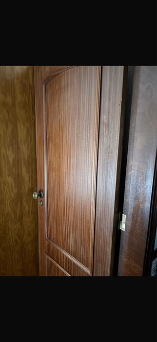 Portas em mogno em bom estado .