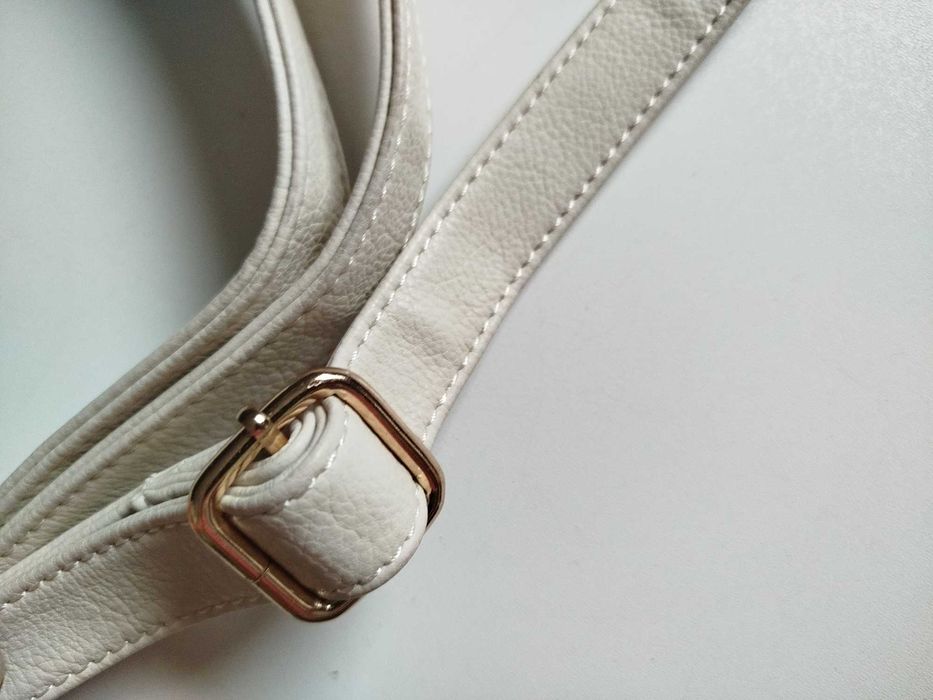 Pasek do torebki listonoszki Kremowy/złote karabińczyki