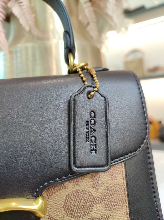Сумка Coach Tabby Top Handle 20 in Signature Canvas Tan Black