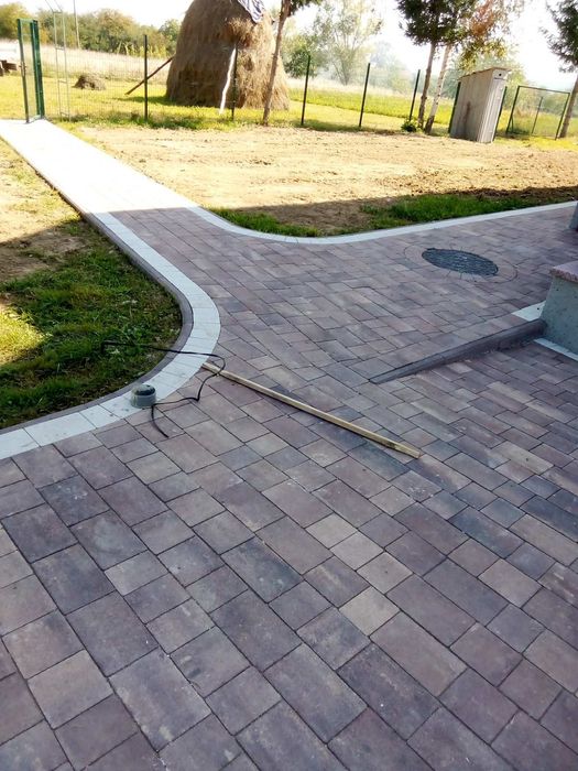 Укладання тротуарної плитки