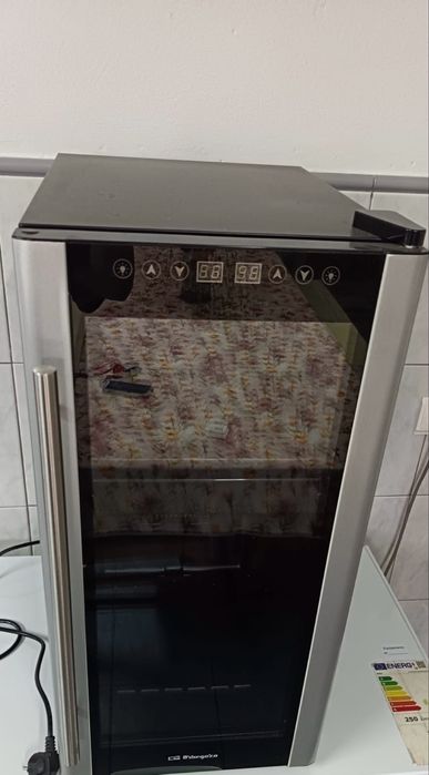 Mini bar como novo