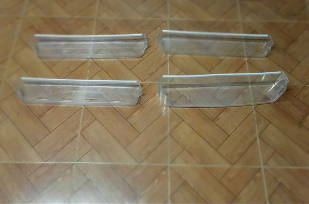 Vendo gavetas, e as prateleiras do frigorífico marca Hotpoint Ariston