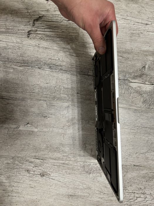 MacBook Pro 2018 2019 A1990 Разборка Аккумулятор Трекпад клавиатура