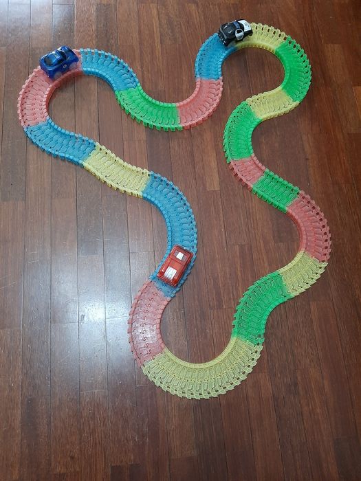 Pista MAGIC TRACKS com 3 carros