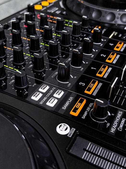 Pioneer DDJ-1000 DJ Controller + Bagpack XL UDG
