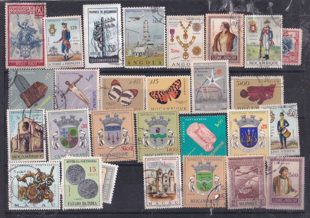 Selos (100) Ex-Colónias Portuguesas (Ref.ª G)