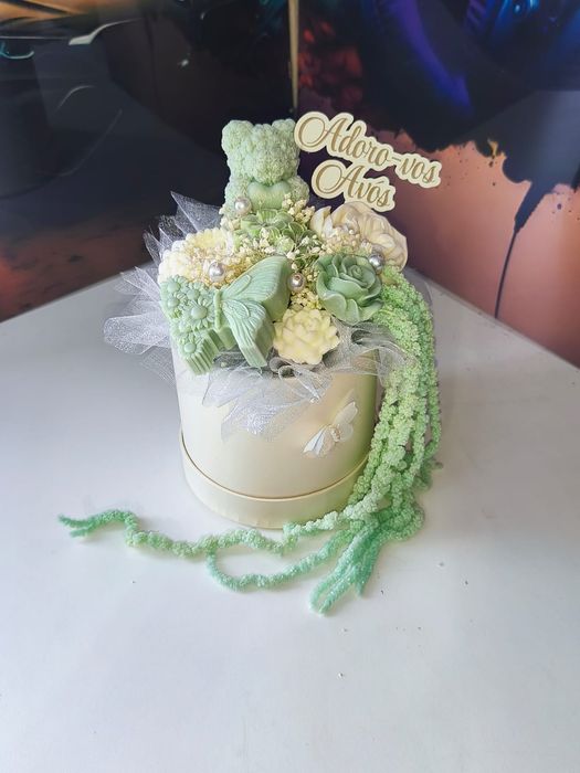 Arranjos de flores de cera