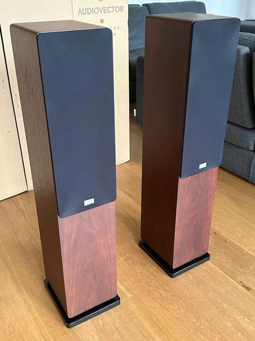 Kolumny Audiovector QR3 orzech