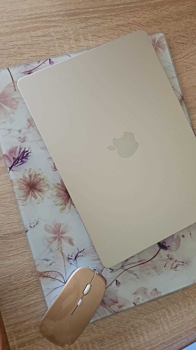 MacBook Air 13" M4 CTO Luz das Estrelas 32GB RAM 1TB SSD GPU 10-Core - Como Novo 3 Ciclos
