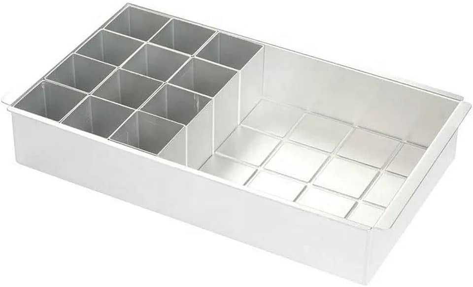 Zestaw foremek do wypiekania liter/cyfr z ciasta, zawiera 12 kwadratów