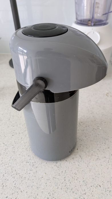 Garrafa térmica de pressionar