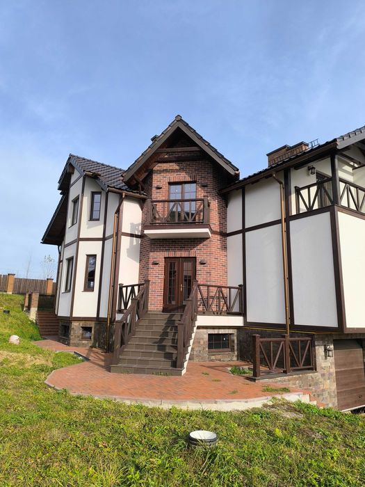 Продаж 255,8 м.кв. частина будинок-спарка, в селі Виннички, 15 км від