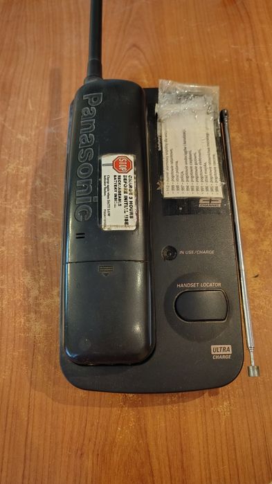 Telefon stacjonarny Panasonic.