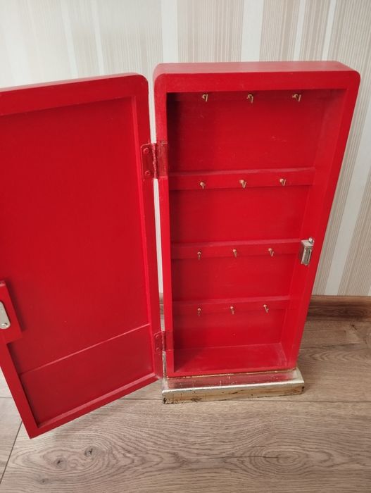 Декоративна шафа для ключів у ретро-стилі