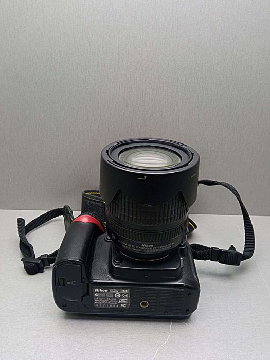 Фотоапарат Nikon D90 Kit