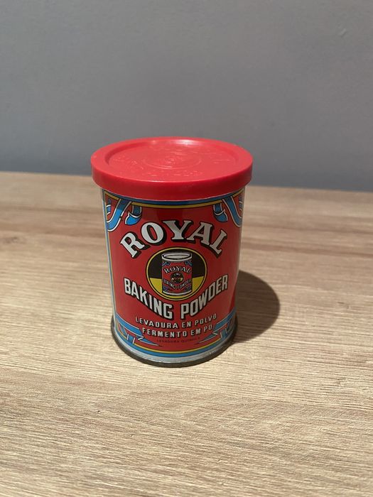 Lata pequena vintage, de Royal Powder