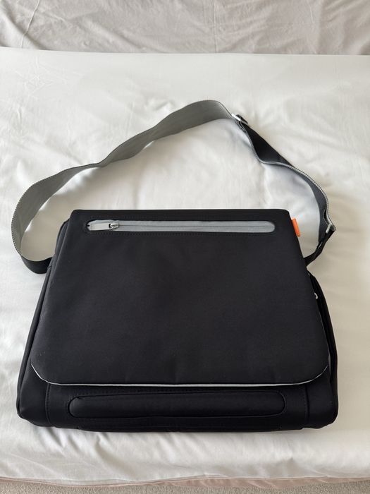 Pasta para computador, preta, com divisórias