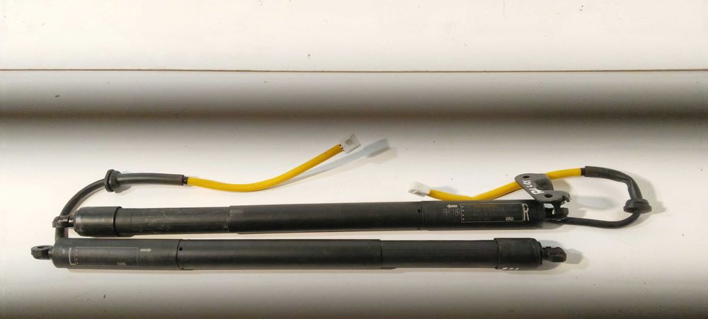 Toyota Corolla E21 E210 siłownik siłowniki klapy lewy prawy Lift kombi