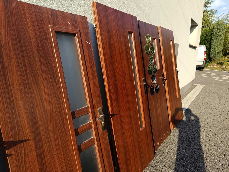 Drzwi wewnętrzne 3x80 prawe, 3x70 prawe orzech
