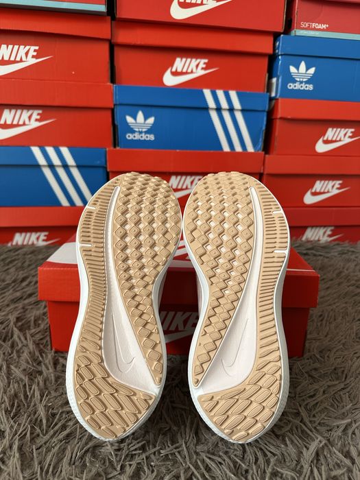 Жіночі кросівки Nike