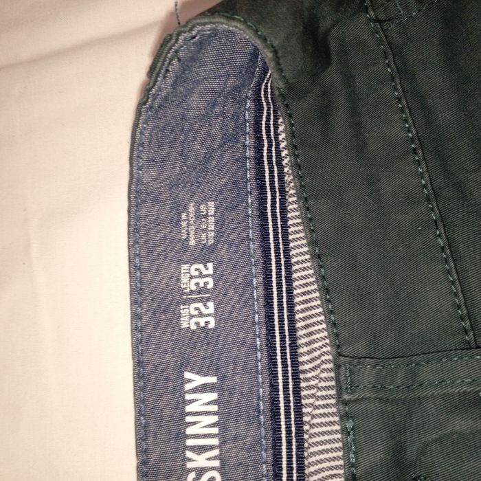 Чіноси бірюзового кольору