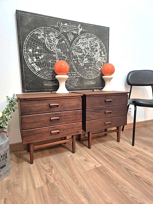 Mesa de Cabeceira Olaio / Mesa de Apoio / Vintage / Anos 60-70 / Movel / Quarto