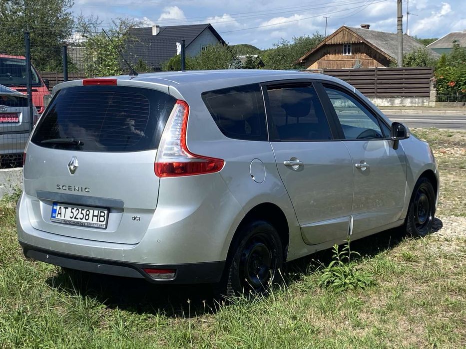 Машина renault scenic 2014
